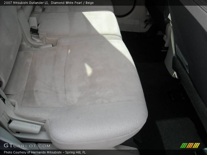 Diamond White Pearl / Beige 2007 Mitsubishi Outlander LS
