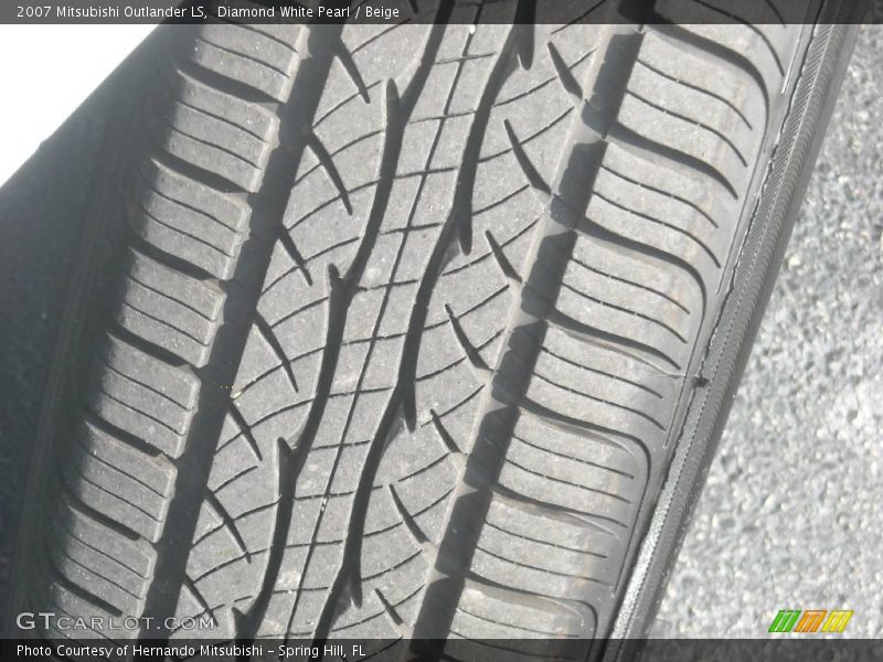 Diamond White Pearl / Beige 2007 Mitsubishi Outlander LS