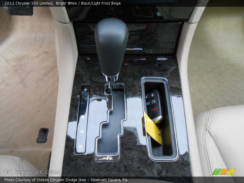 Bright White / Black/Light Frost Beige 2011 Chrysler 300 Limited