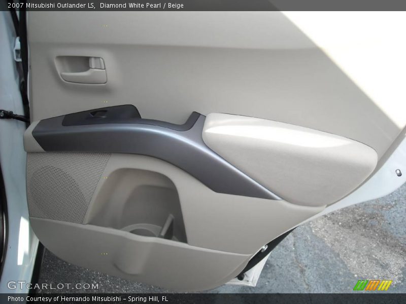 Diamond White Pearl / Beige 2007 Mitsubishi Outlander LS