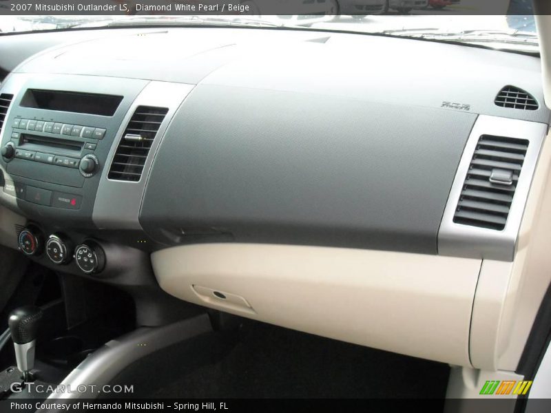 Diamond White Pearl / Beige 2007 Mitsubishi Outlander LS