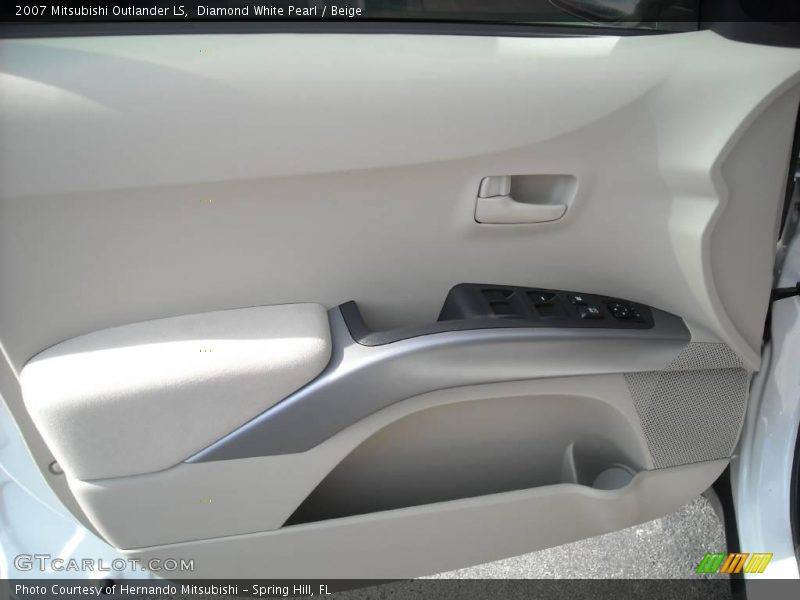 Diamond White Pearl / Beige 2007 Mitsubishi Outlander LS
