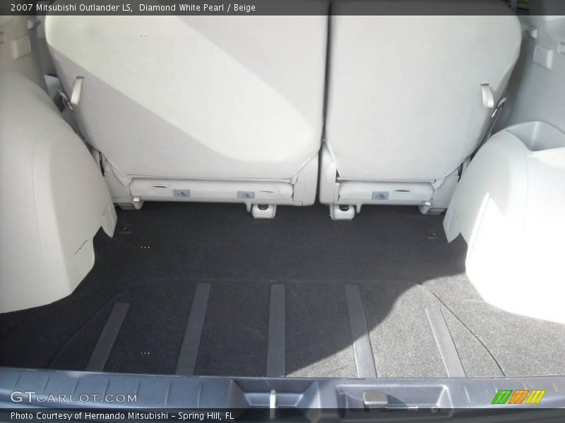 Diamond White Pearl / Beige 2007 Mitsubishi Outlander LS