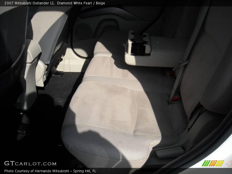 Diamond White Pearl / Beige 2007 Mitsubishi Outlander LS