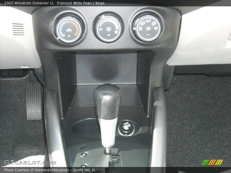 Diamond White Pearl / Beige 2007 Mitsubishi Outlander LS