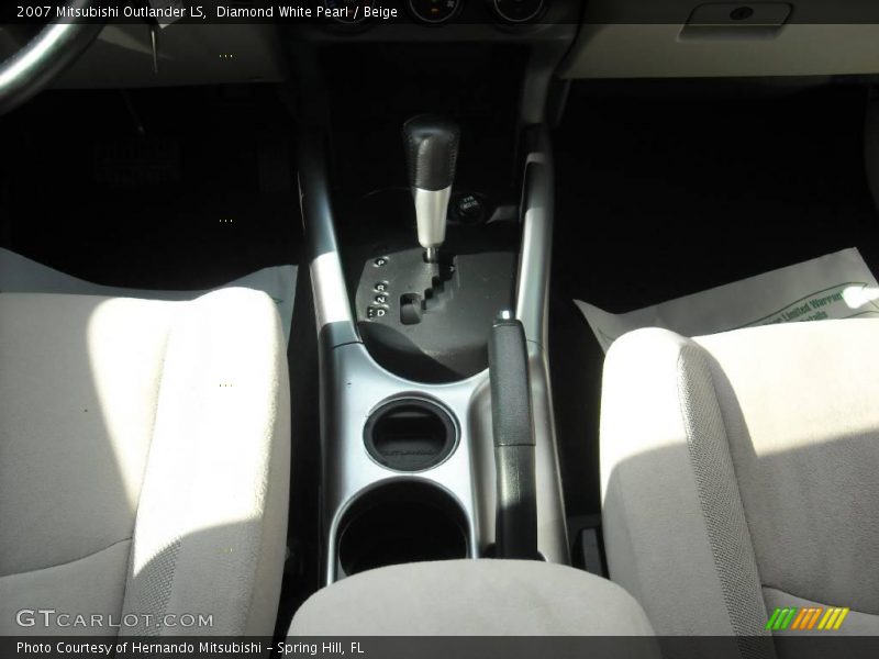 Diamond White Pearl / Beige 2007 Mitsubishi Outlander LS