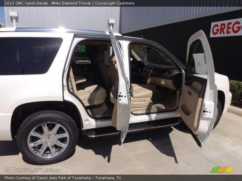 White Diamond Tricoat / Cocoa/Light Cashmere 2013 GMC Yukon Denali