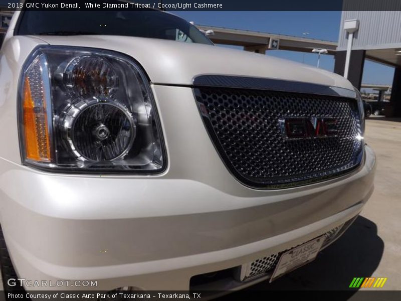 White Diamond Tricoat / Cocoa/Light Cashmere 2013 GMC Yukon Denali