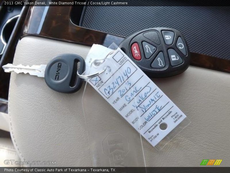 White Diamond Tricoat / Cocoa/Light Cashmere 2013 GMC Yukon Denali