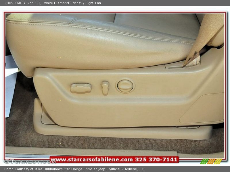 White Diamond Tricoat / Light Tan 2009 GMC Yukon SLT