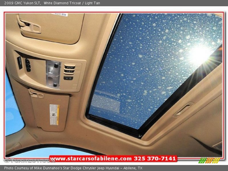 White Diamond Tricoat / Light Tan 2009 GMC Yukon SLT