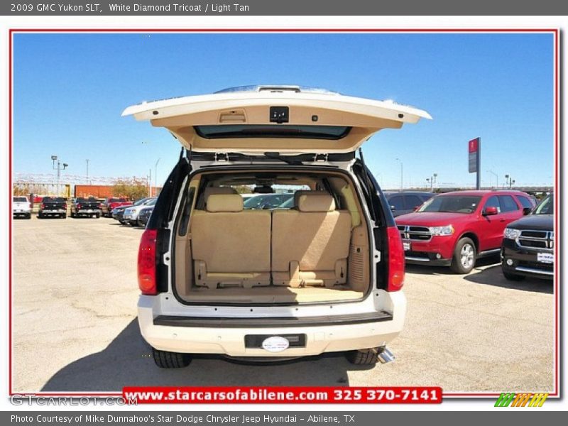 White Diamond Tricoat / Light Tan 2009 GMC Yukon SLT