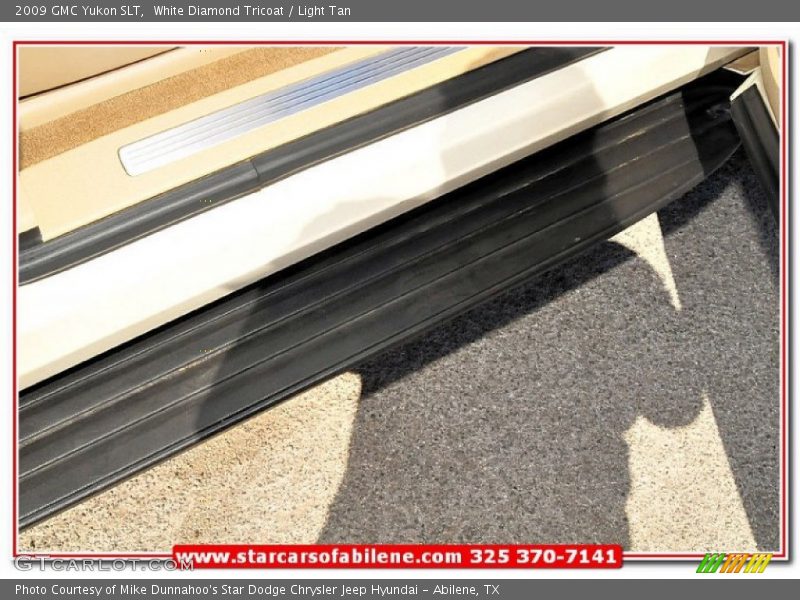 White Diamond Tricoat / Light Tan 2009 GMC Yukon SLT