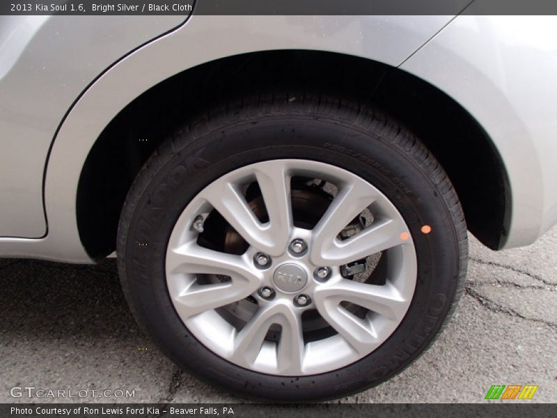 Bright Silver / Black Cloth 2013 Kia Soul 1.6