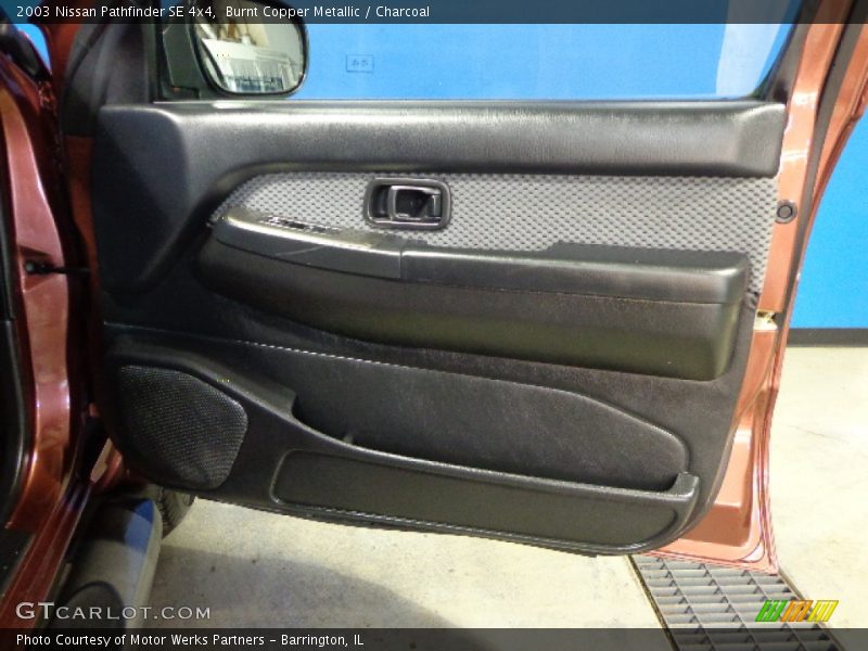 Burnt Copper Metallic / Charcoal 2003 Nissan Pathfinder SE 4x4