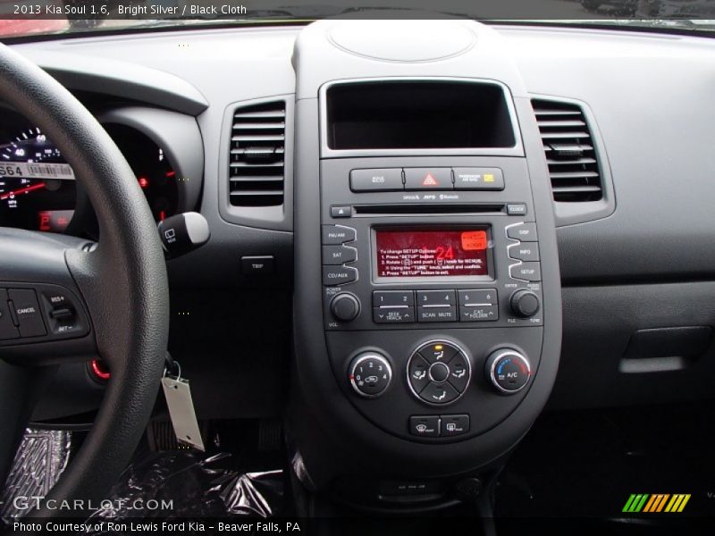 Bright Silver / Black Cloth 2013 Kia Soul 1.6