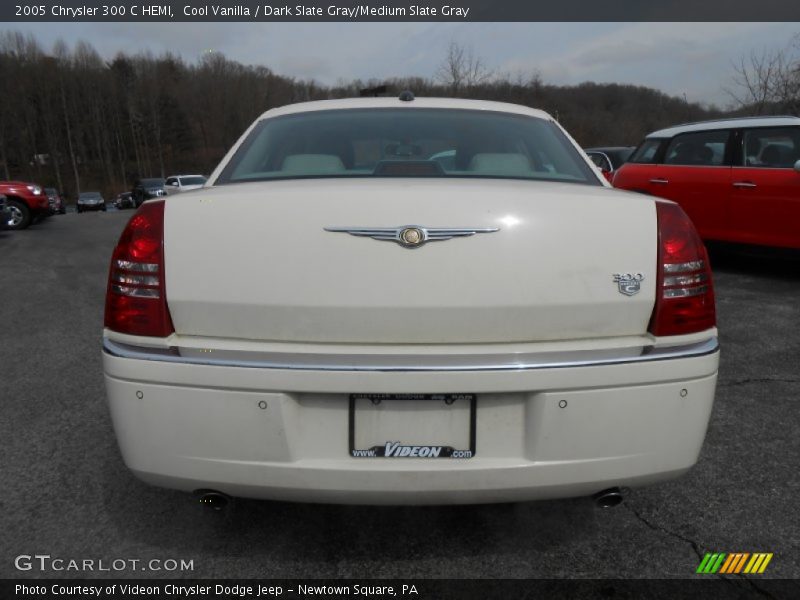 Cool Vanilla / Dark Slate Gray/Medium Slate Gray 2005 Chrysler 300 C HEMI