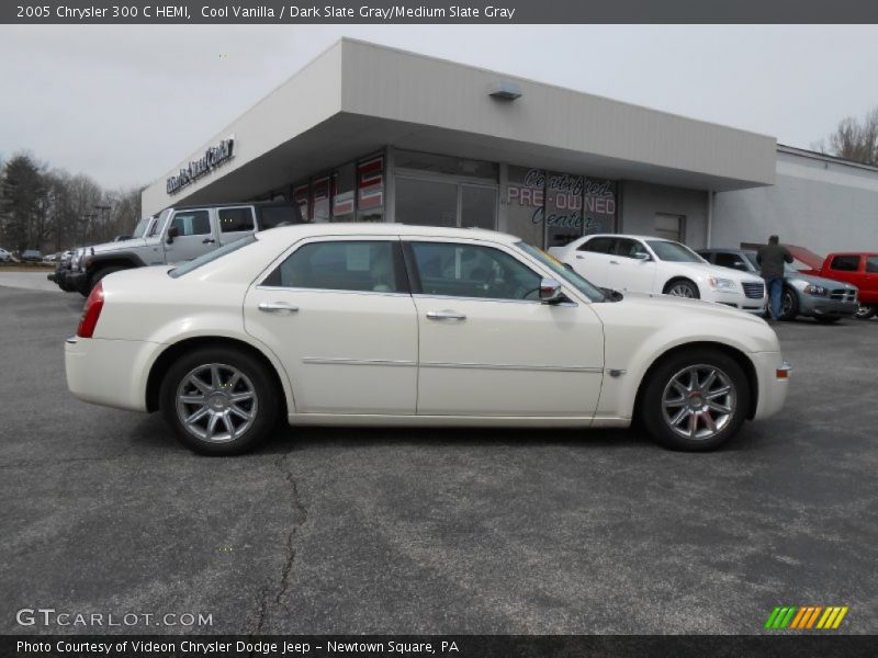 Cool Vanilla / Dark Slate Gray/Medium Slate Gray 2005 Chrysler 300 C HEMI