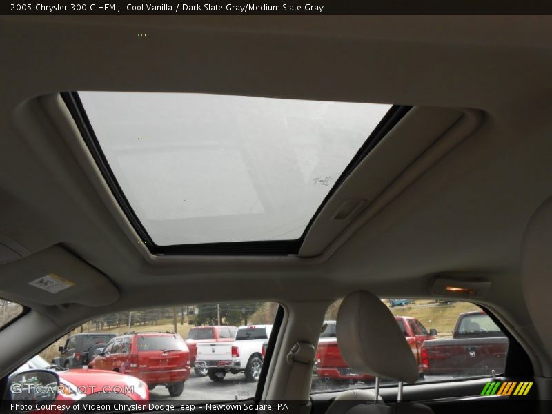 Cool Vanilla / Dark Slate Gray/Medium Slate Gray 2005 Chrysler 300 C HEMI