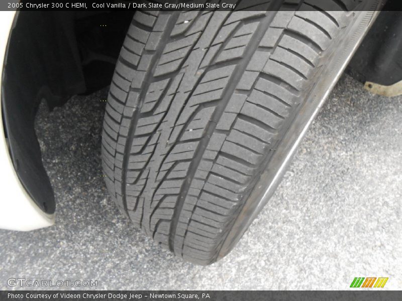 Cool Vanilla / Dark Slate Gray/Medium Slate Gray 2005 Chrysler 300 C HEMI