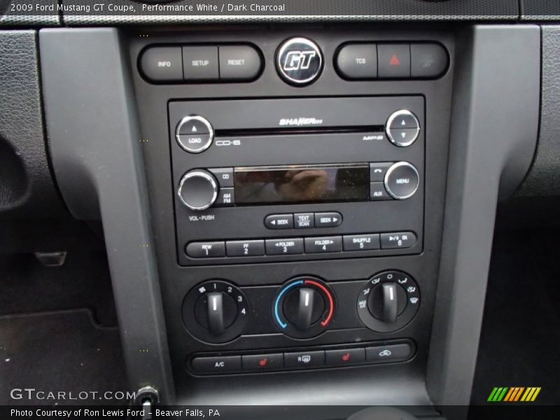 Controls of 2009 Mustang GT Coupe