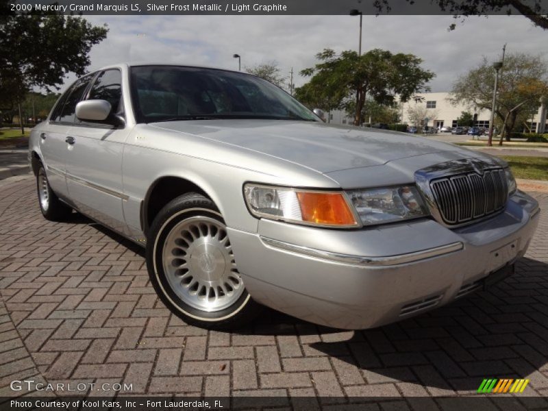 Front 3/4 View of 2000 Grand Marquis LS