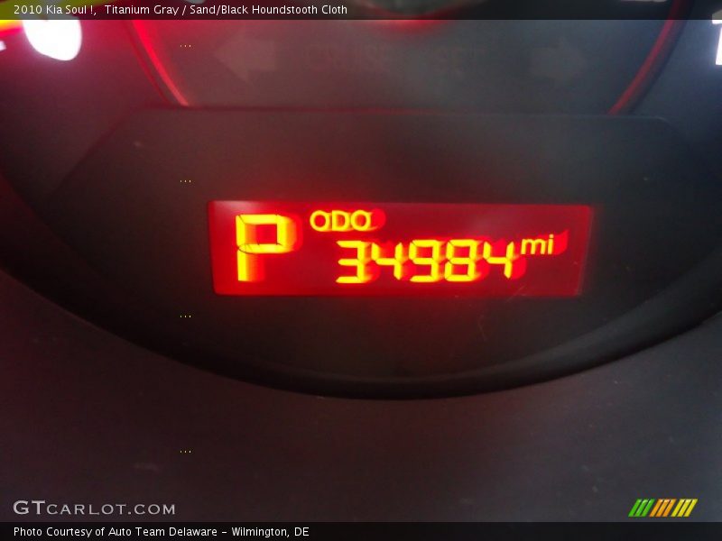 Titanium Gray / Sand/Black Houndstooth Cloth 2010 Kia Soul !