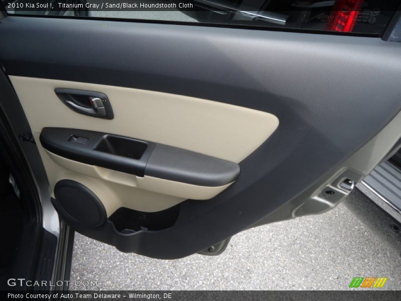 Titanium Gray / Sand/Black Houndstooth Cloth 2010 Kia Soul !