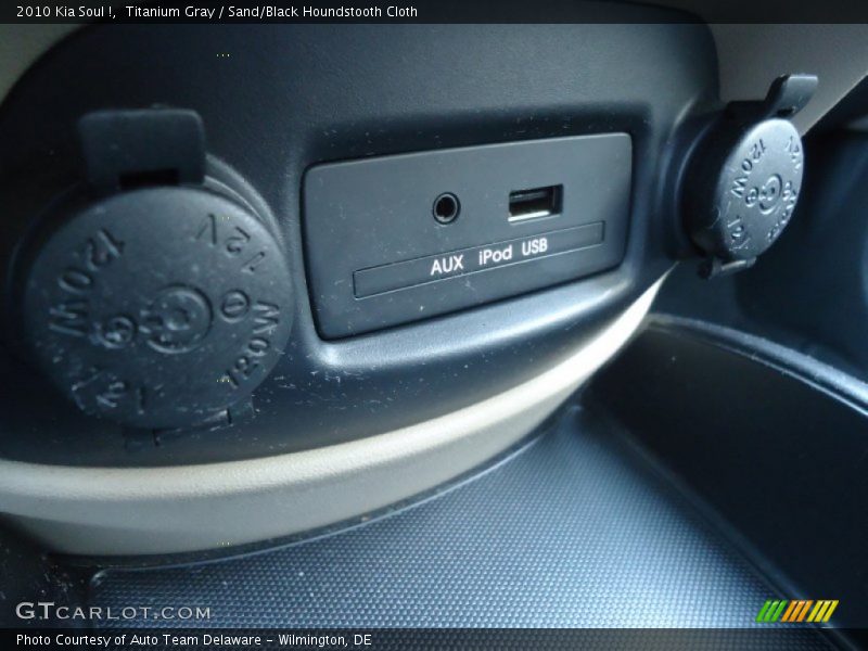 Titanium Gray / Sand/Black Houndstooth Cloth 2010 Kia Soul !