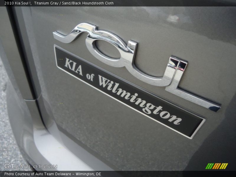 Titanium Gray / Sand/Black Houndstooth Cloth 2010 Kia Soul !