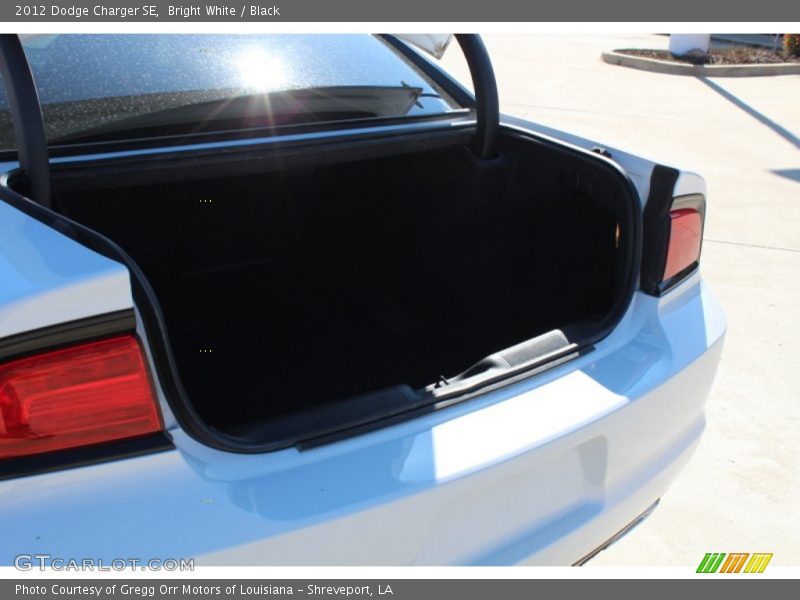 Bright White / Black 2012 Dodge Charger SE