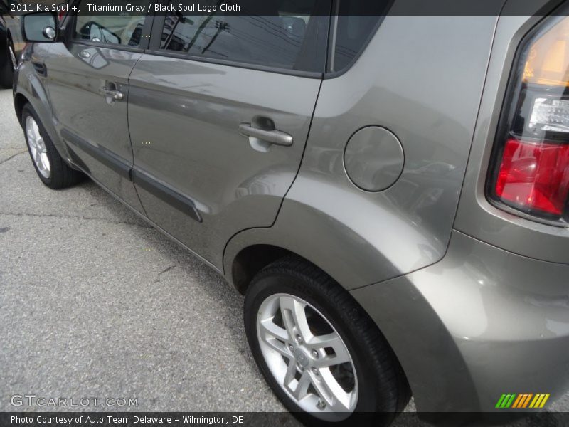 Titanium Gray / Black Soul Logo Cloth 2011 Kia Soul +