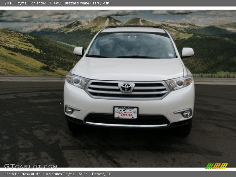 Blizzard White Pearl / Ash 2013 Toyota Highlander V6 4WD