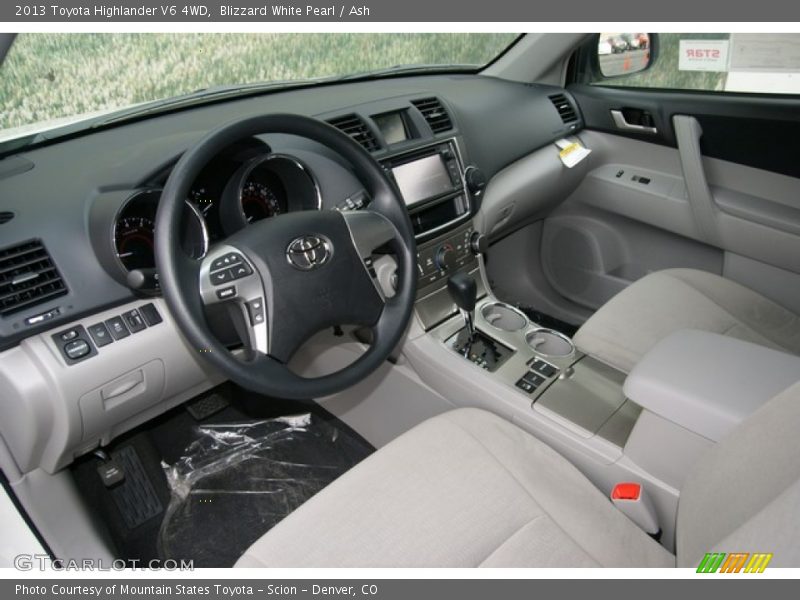 Blizzard White Pearl / Ash 2013 Toyota Highlander V6 4WD