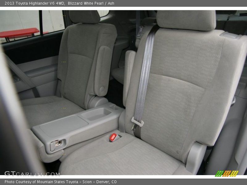 Blizzard White Pearl / Ash 2013 Toyota Highlander V6 4WD