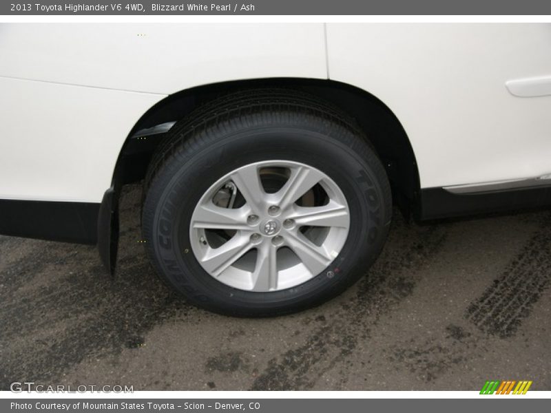 Blizzard White Pearl / Ash 2013 Toyota Highlander V6 4WD