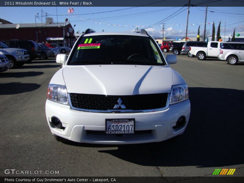 White Pearl / Black 2011 Mitsubishi Endeavor LS
