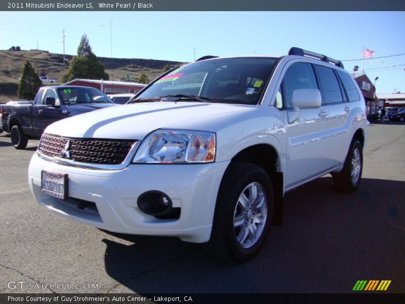 White Pearl / Black 2011 Mitsubishi Endeavor LS