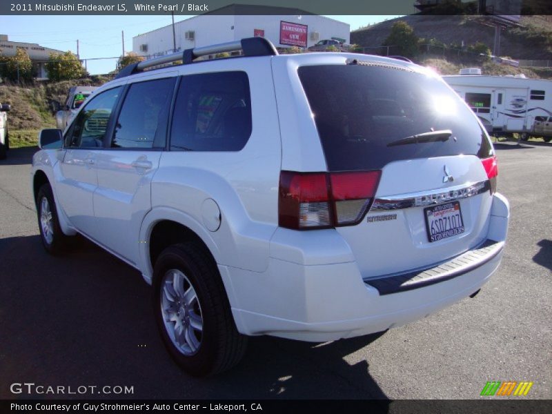 White Pearl / Black 2011 Mitsubishi Endeavor LS