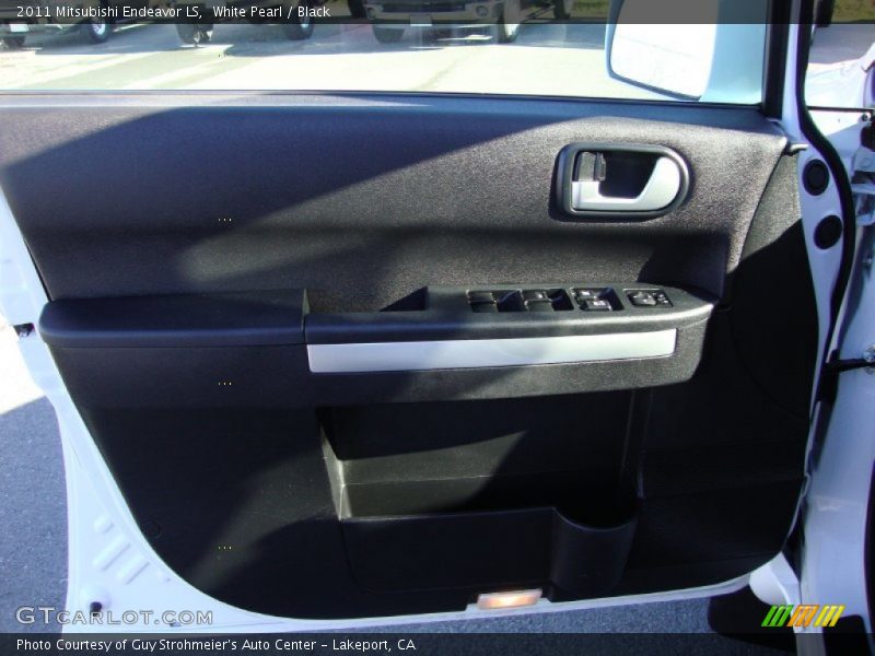 White Pearl / Black 2011 Mitsubishi Endeavor LS
