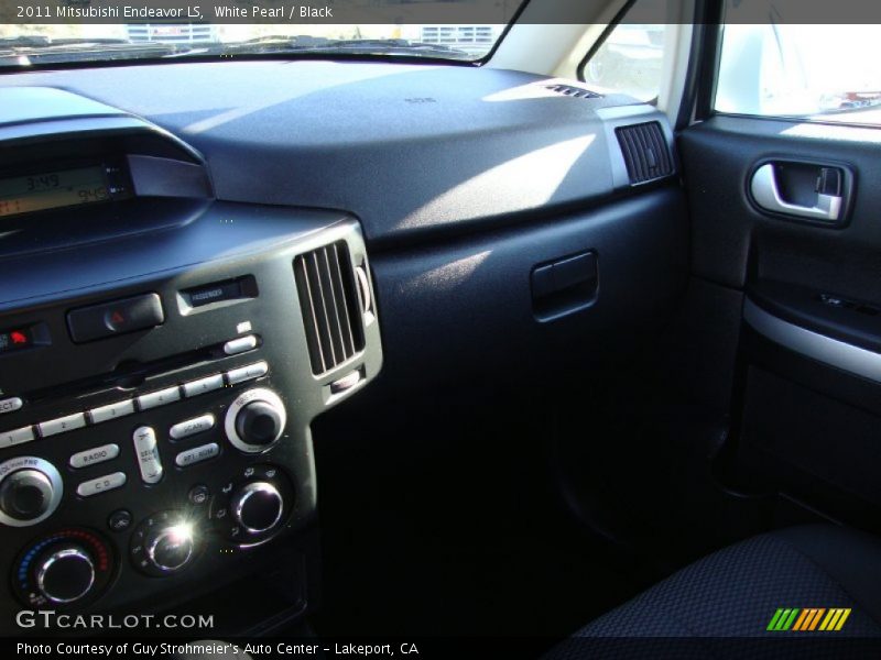 White Pearl / Black 2011 Mitsubishi Endeavor LS