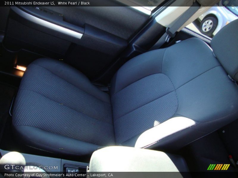White Pearl / Black 2011 Mitsubishi Endeavor LS