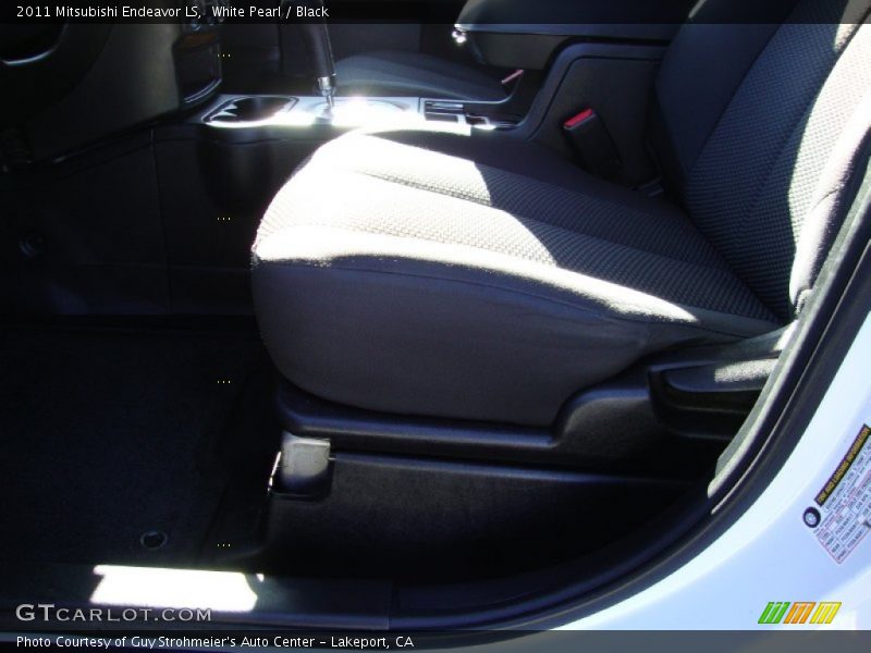 White Pearl / Black 2011 Mitsubishi Endeavor LS
