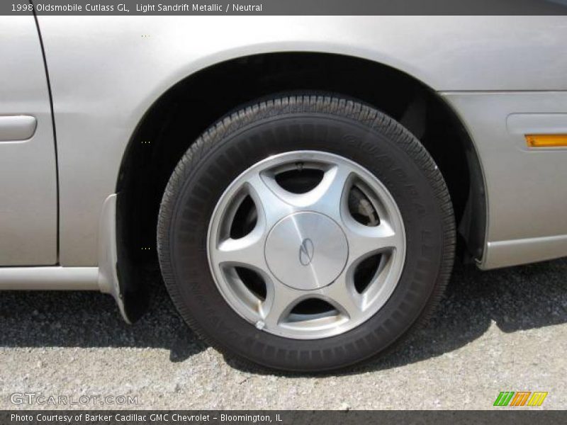 Light Sandrift Metallic / Neutral 1998 Oldsmobile Cutlass GL