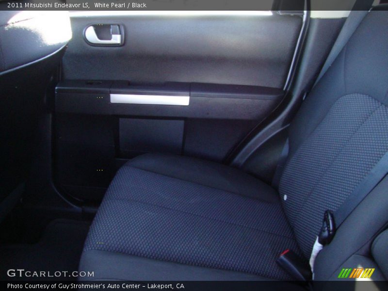 White Pearl / Black 2011 Mitsubishi Endeavor LS