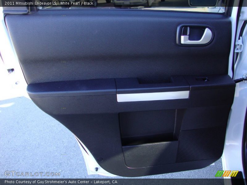 White Pearl / Black 2011 Mitsubishi Endeavor LS