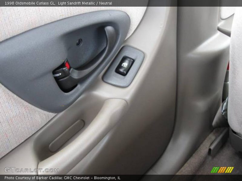 Light Sandrift Metallic / Neutral 1998 Oldsmobile Cutlass GL