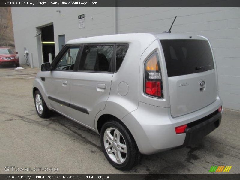 Bright Silver / Black Soul Logo Cloth 2010 Kia Soul +