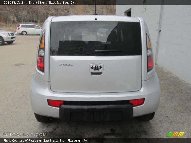 Bright Silver / Black Soul Logo Cloth 2010 Kia Soul +