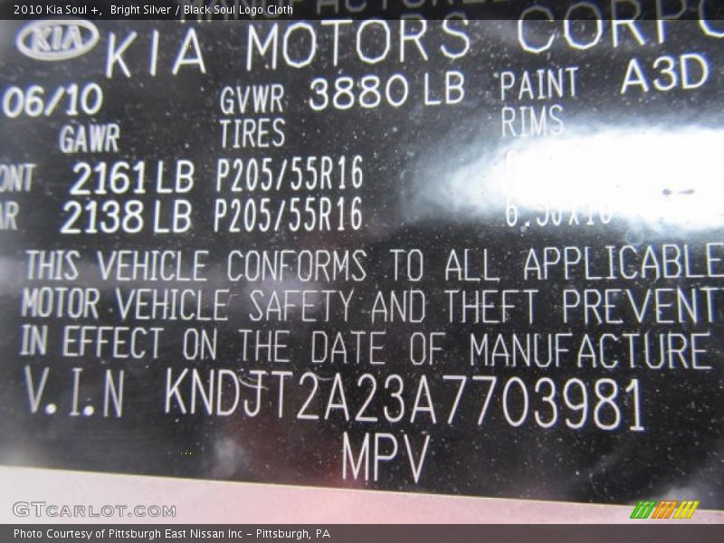 Bright Silver / Black Soul Logo Cloth 2010 Kia Soul +